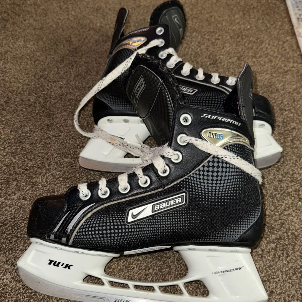 Bauer Tuuk One 05 Supreme Ice Hockey Skates Youth Size 5R Gear Equipment Used PO